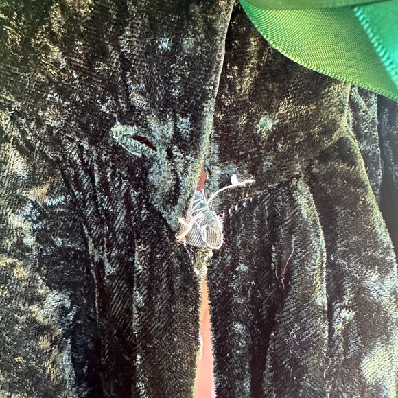 Girls Green Velvet Dress With White Lace & Pearl Accents Size 7 Elegant Design M - Picture 15 of 16